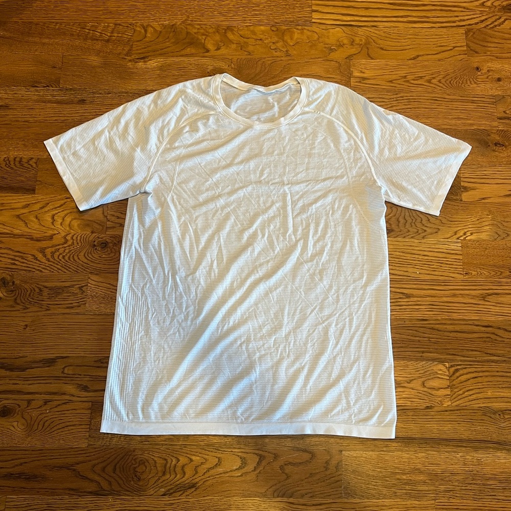 Mens Lululemon shortsleeve shirt L
